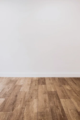 Frisch verlegter Vinylboden Holzoptik